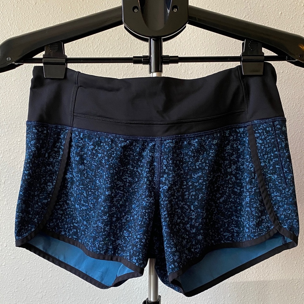 lululemon athletica Run Time Shorts Bubbles Pipe Dream Blue Black Size 4